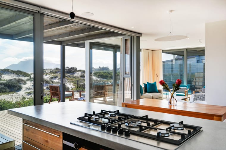 The gas hob on the kitchen island, looking out to the dune and mountains